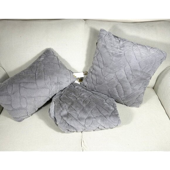 Aviva Stanoff Blanket 2 Pillow Set, Granite Grey Brick Design, Super Soft, MSRP - Picture 9 of 10